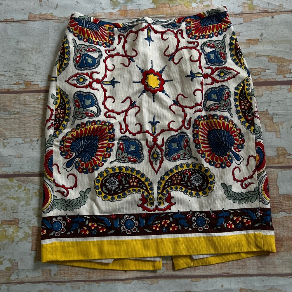 Tommy Hilfiger mini skirt fully lined size 2